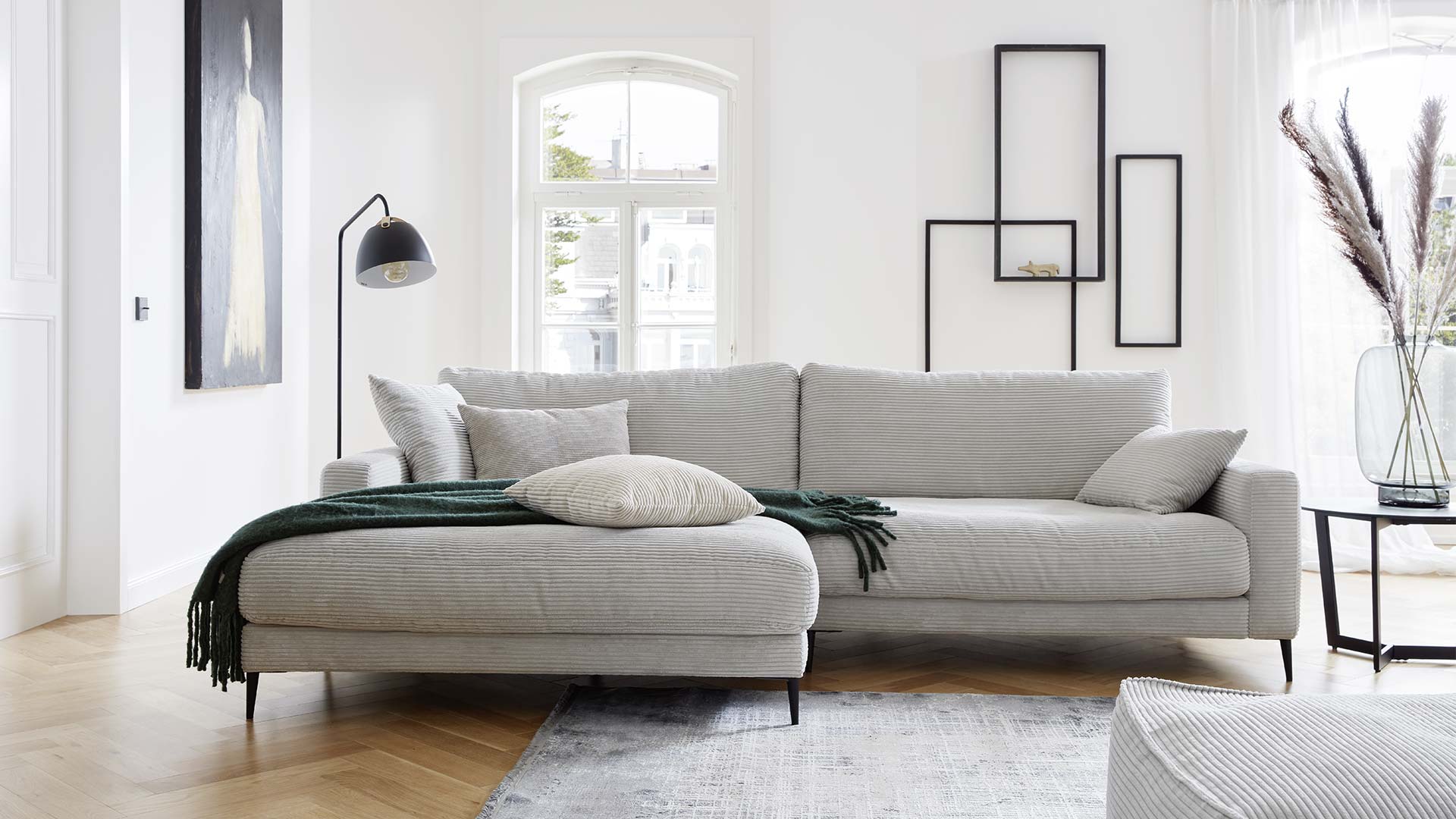 Stylisches Cord Sofa in Beige: Marc Harris Uptown