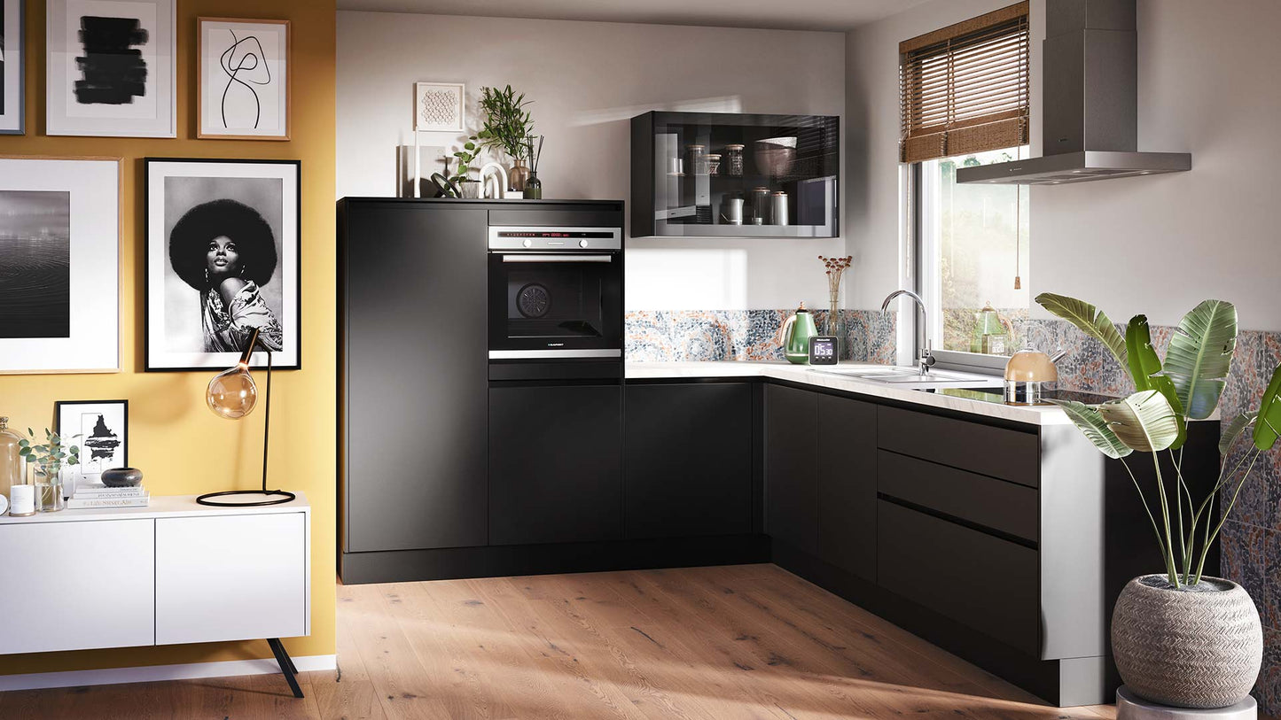 kueche-fronten-mattlack-schwarz-grifflos