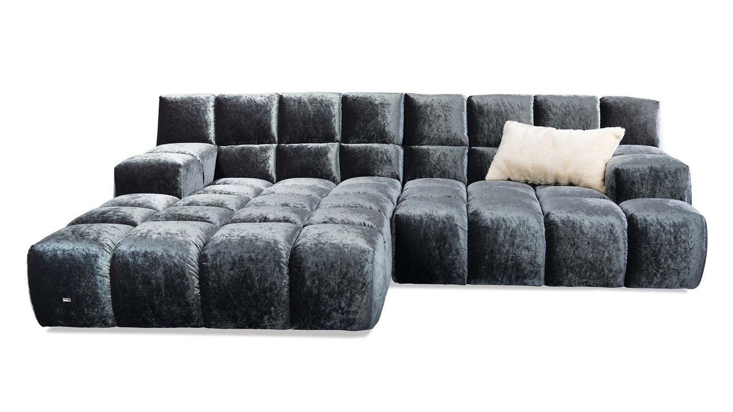 Bodentiefes Bretz Cloud 7 Sofa in anthrazitfarbenen Velours mit Kasettenheftungsoptik.