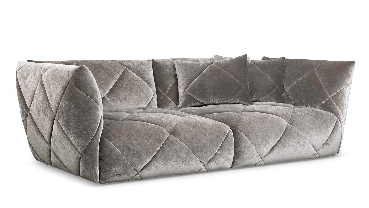 Bodentiefes Bretz Sofa Teratai in grauem Velours und Rautenoptik.