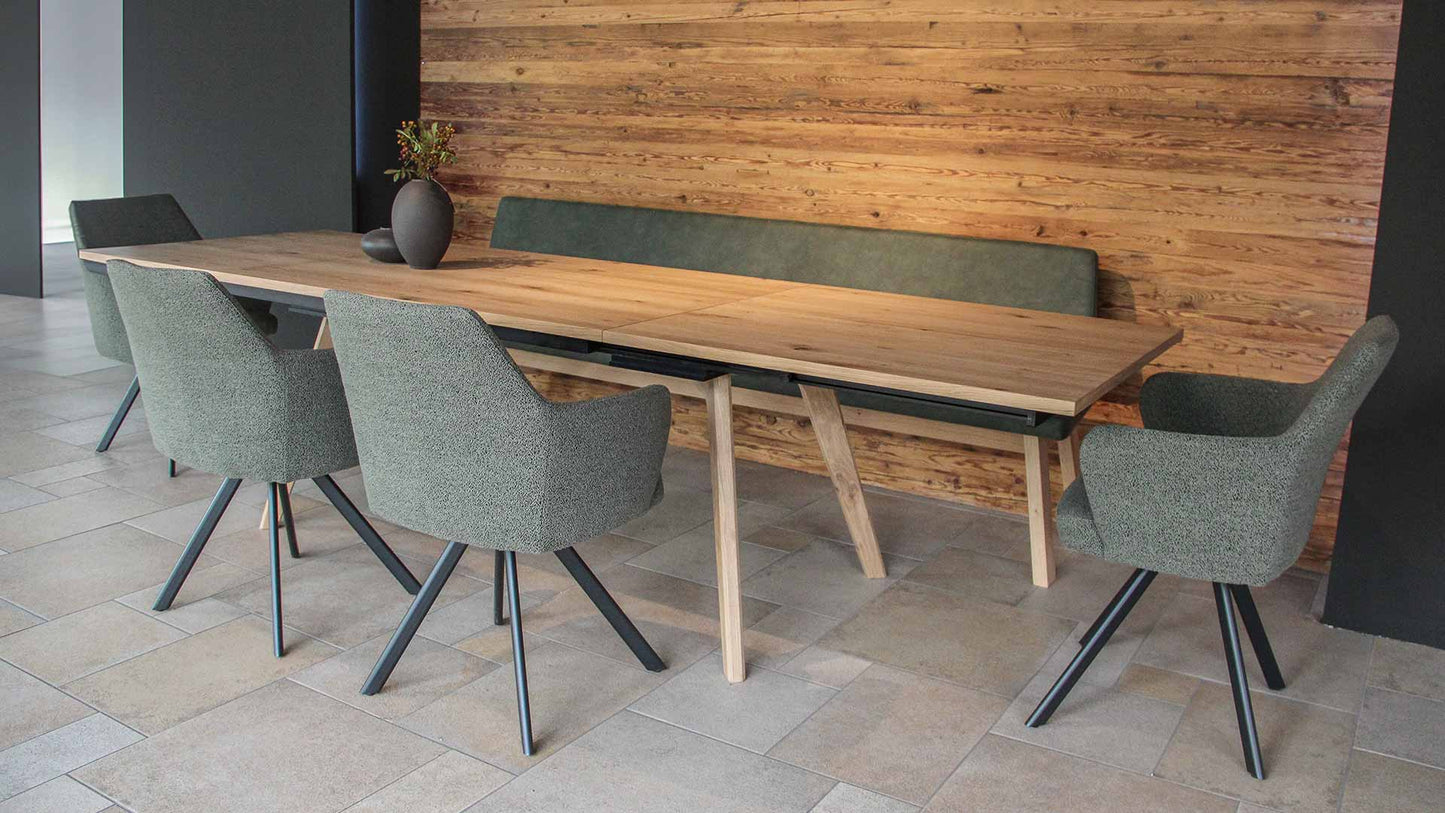 Ausziehtisch aus Holz aus unserer eigenen h-design Schreinerei.