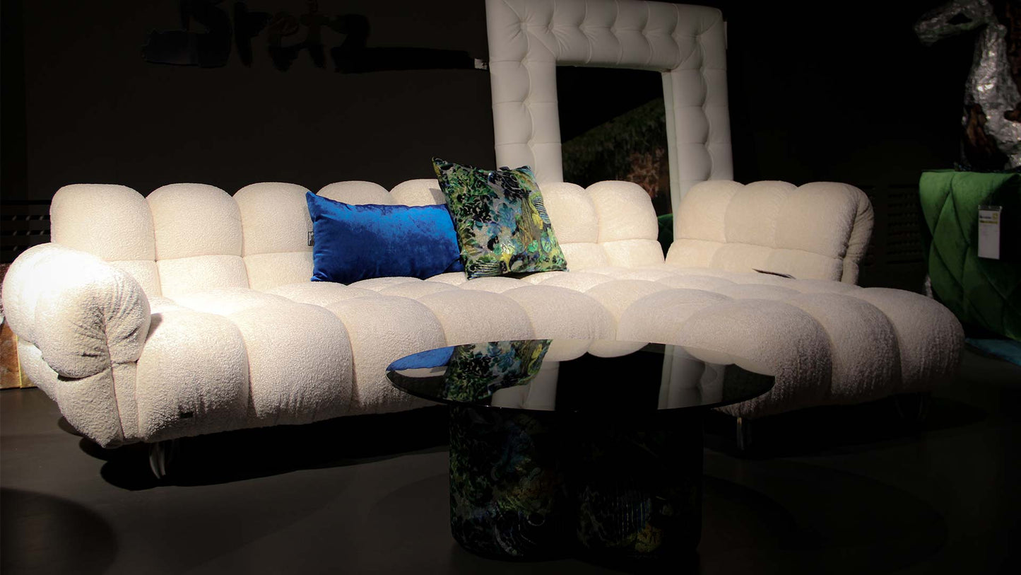 bretz-balaao-samt-rund-organisch-couch-sofa-design-wohntraum-blau-weiss-glas-couchtisch