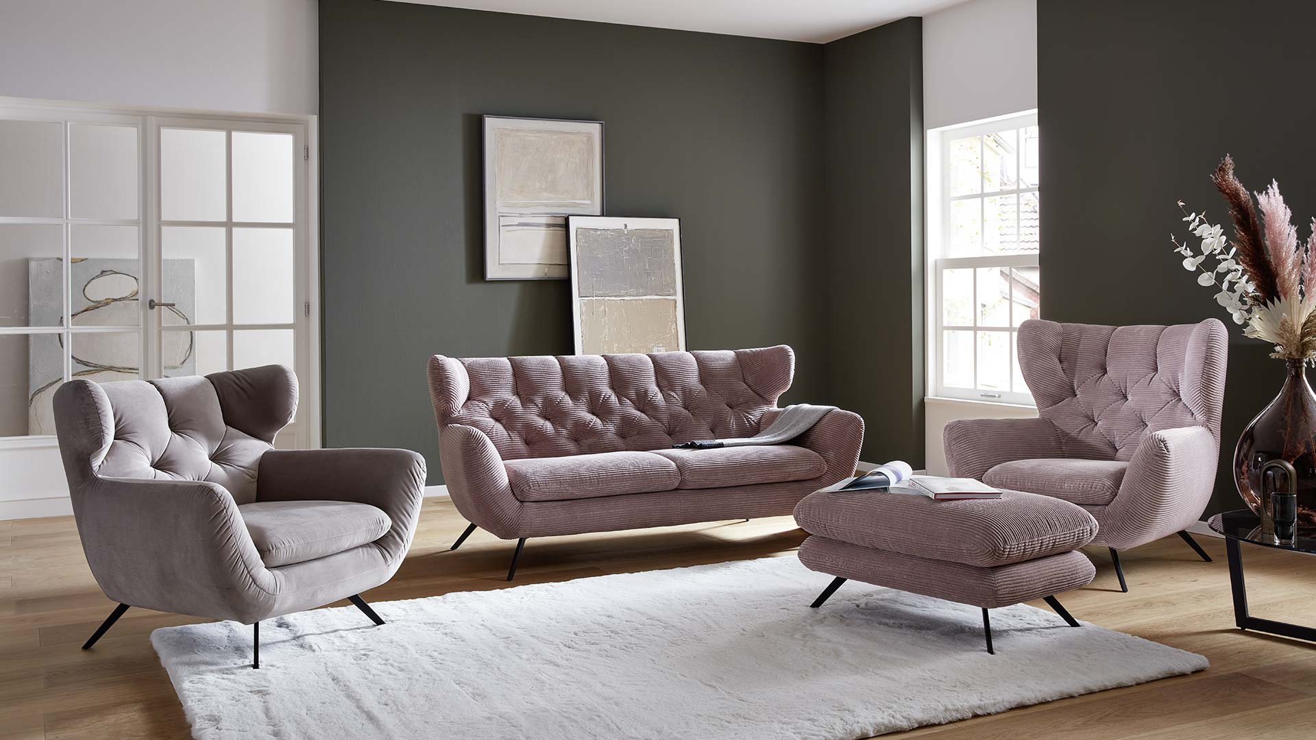 Retro Sofa mit Sesseln und Hocker in Beere Cord und grauem Samt