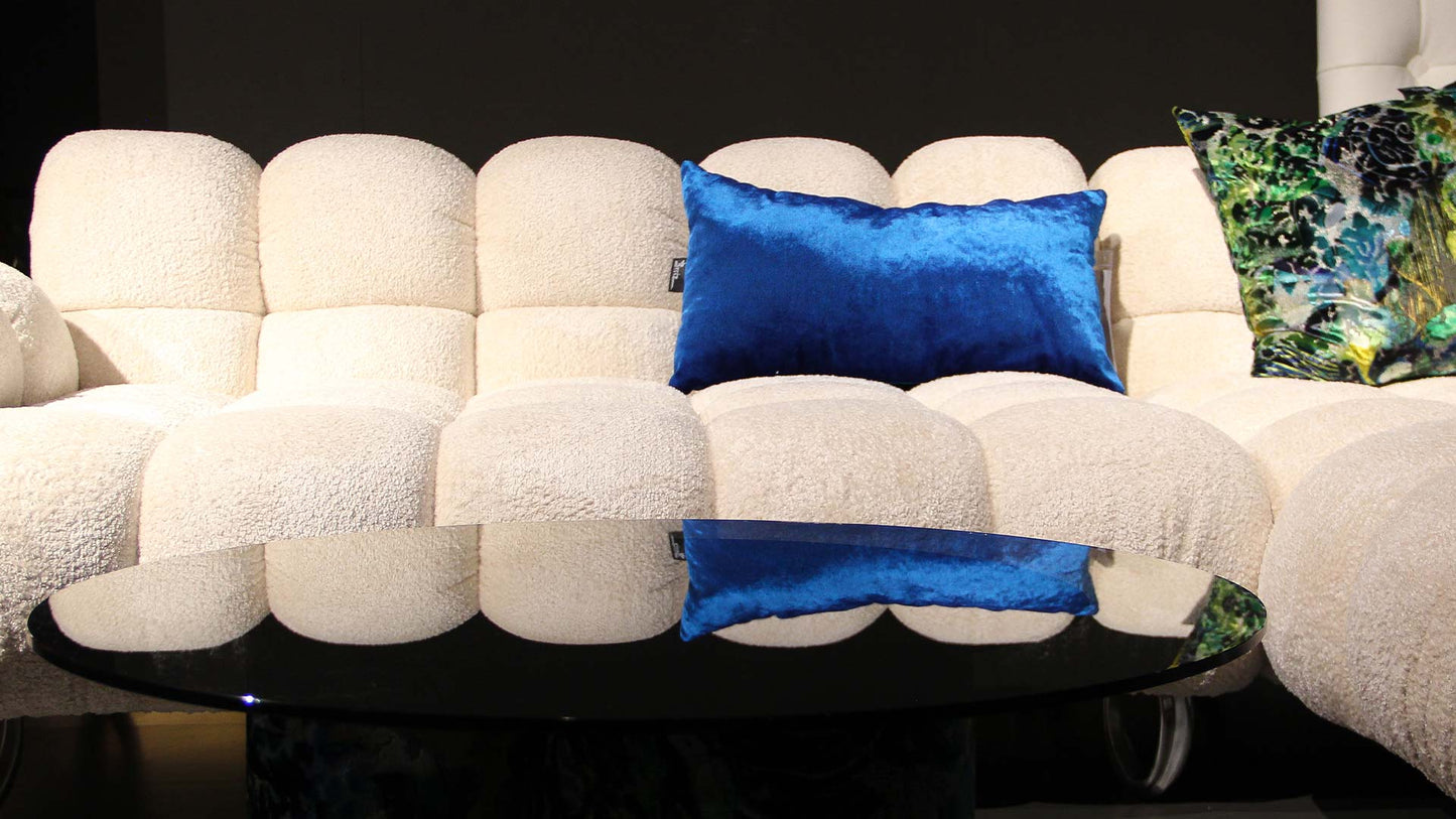 bretz-balaao-samt-rund-organisch-couch-sofa-design-wohntraum-blau-weiss-glas-couchtisch