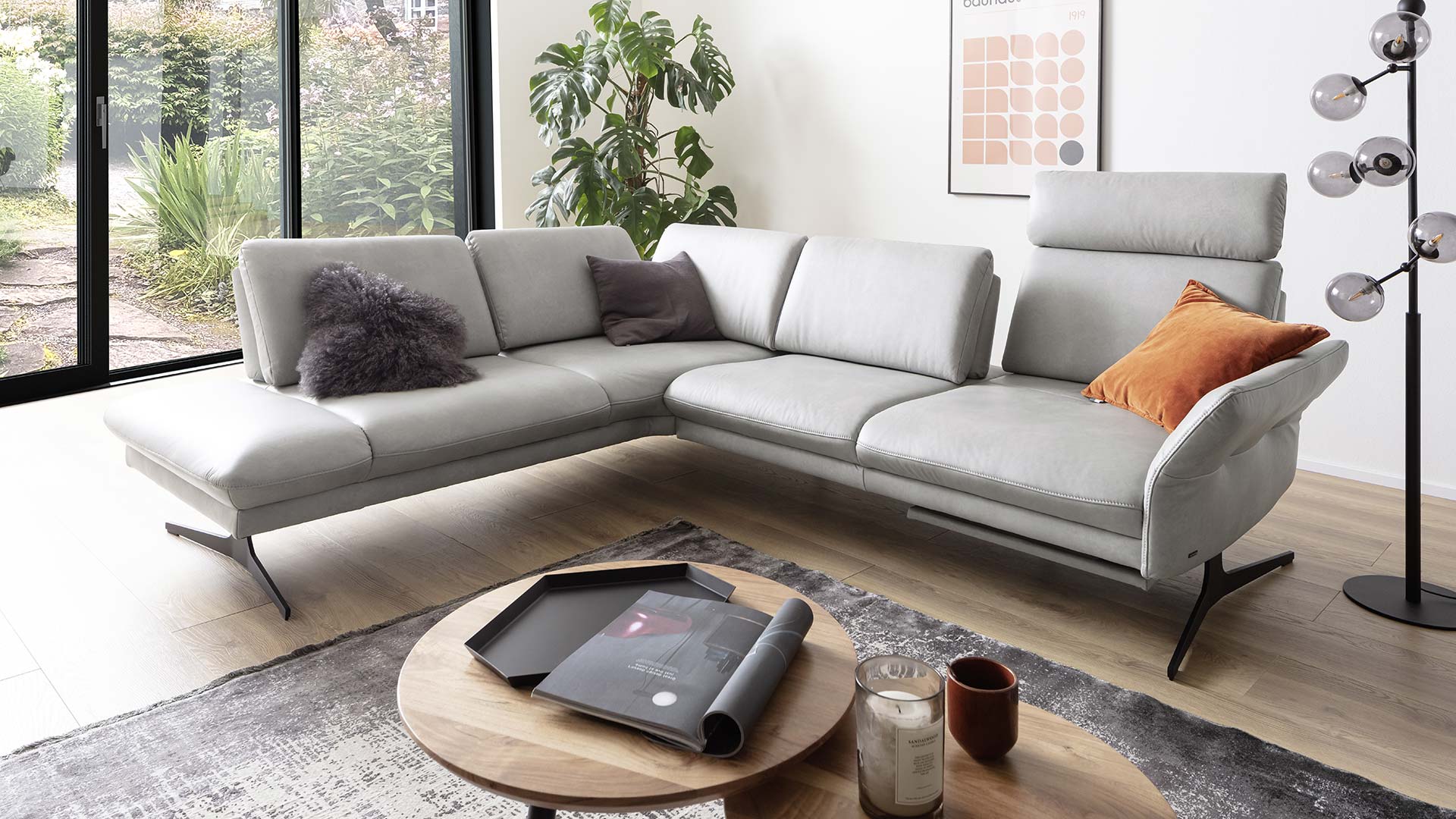 Dieses Sofa bietet eine verstellbare Sitztiefe