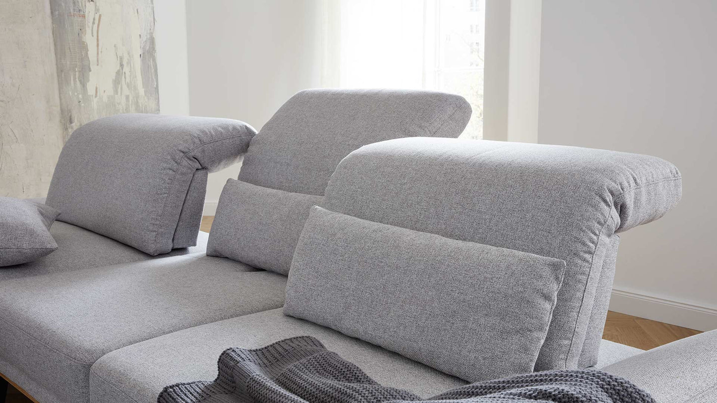 couchgarnitur-couch-sofa-stoff-grau-massivholz-gestell-metallfuesse-fuesse-metall-metallkufe-sitztiefenverstellung-kopfteilverstellung-armlehnenverstellung-polstergarnitur
