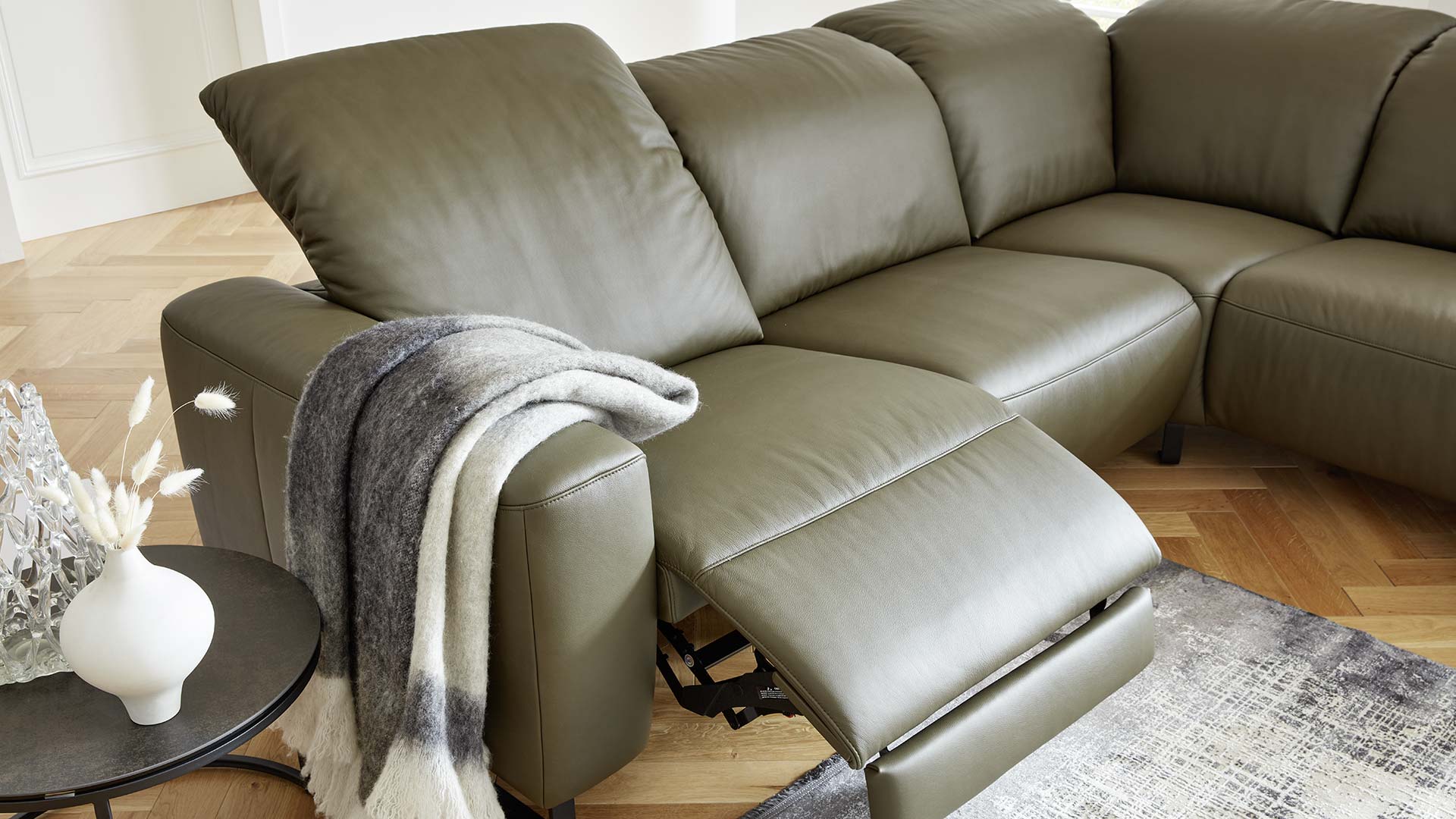 Couch mit Relaxfunktion elektrisch verstellbar
