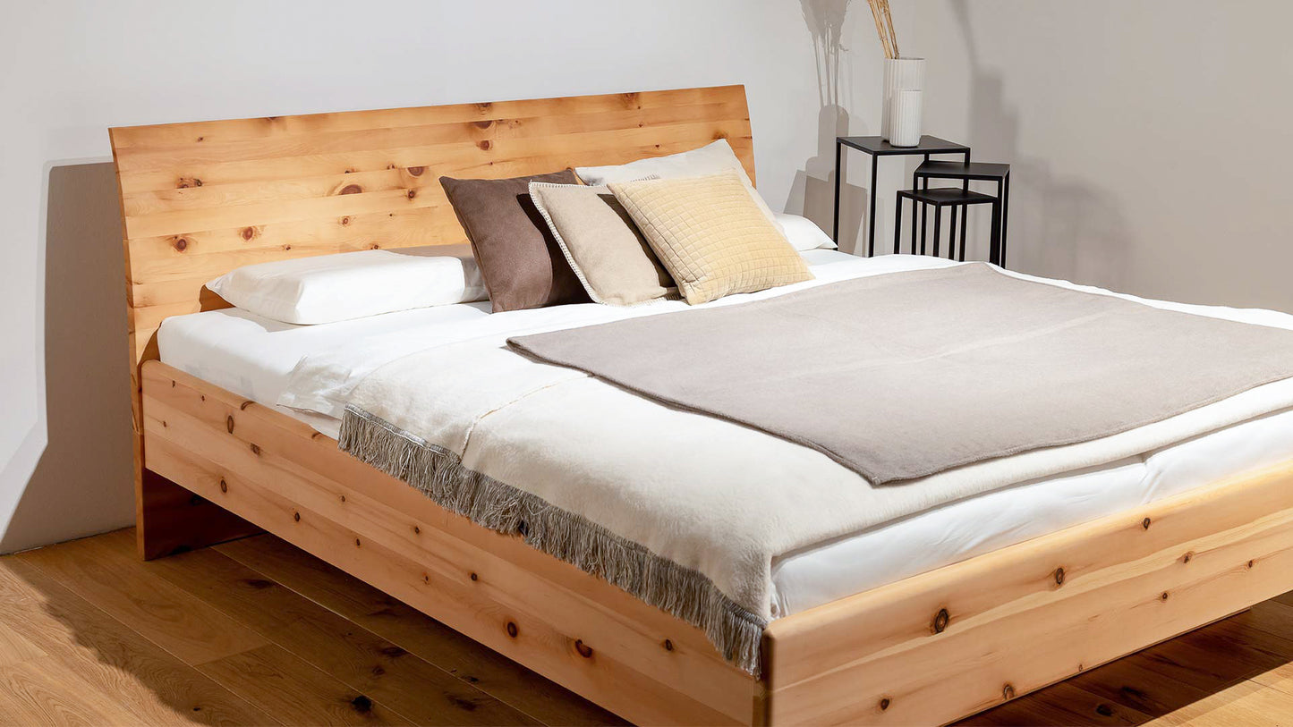 h-design-bett-kitzbuehel-zirbenbett-holzbett-bett-holz-zirbe-kufe-schreinerbett-bett-nach-mass