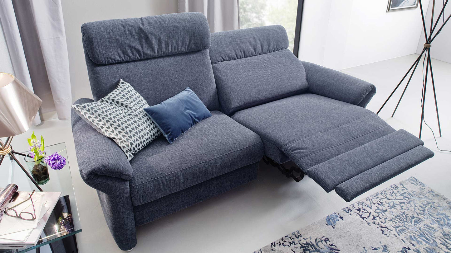 Sofa mit Relaxfunktion, elektrisch verstellbar. Ausklappare Fußstützen und Rückenlehnen, dunkelblauer Stoffbezug