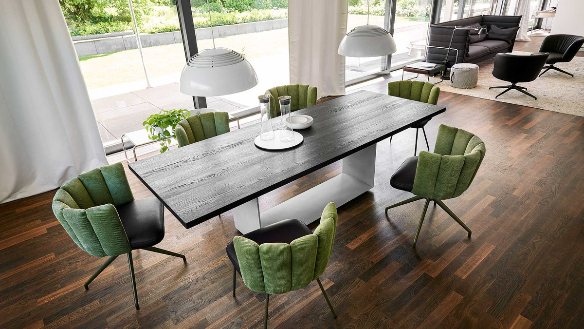 Esstisch von ASCO mit gegossenem Betonfuß: Tisch Frame – Hölzlwimmer Möbel GmbH