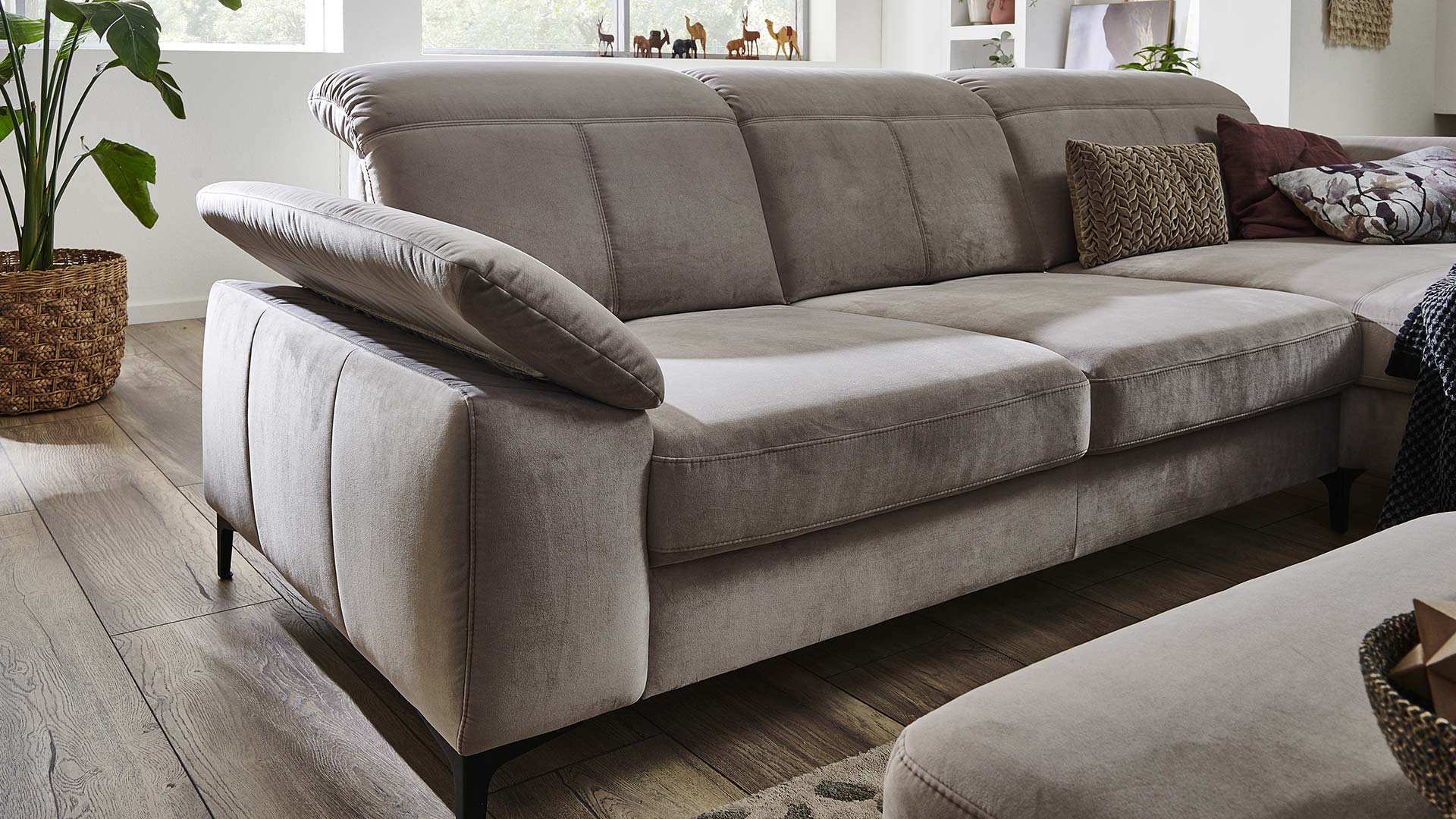 Couch mit verstellbarer Rückenlehne und Schlafteil