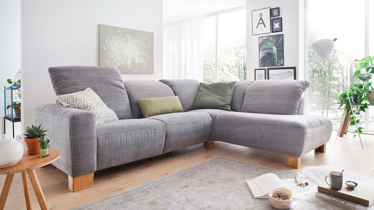 couchgarnitur-sofa-stoff-grau-blau-holzfuesse-fuesse-holz-verstellbares-kopfteil-relaxfunktion-motorisch-teilmotorisch-polstergarnitur-polstermoebel