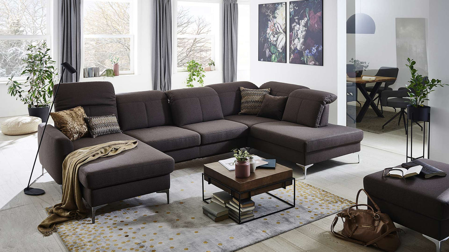 Egal ob nach vorne oder hinten gerückt, diese Couch mit verstellbaren Rückenlehnen bietet Platz für jeden