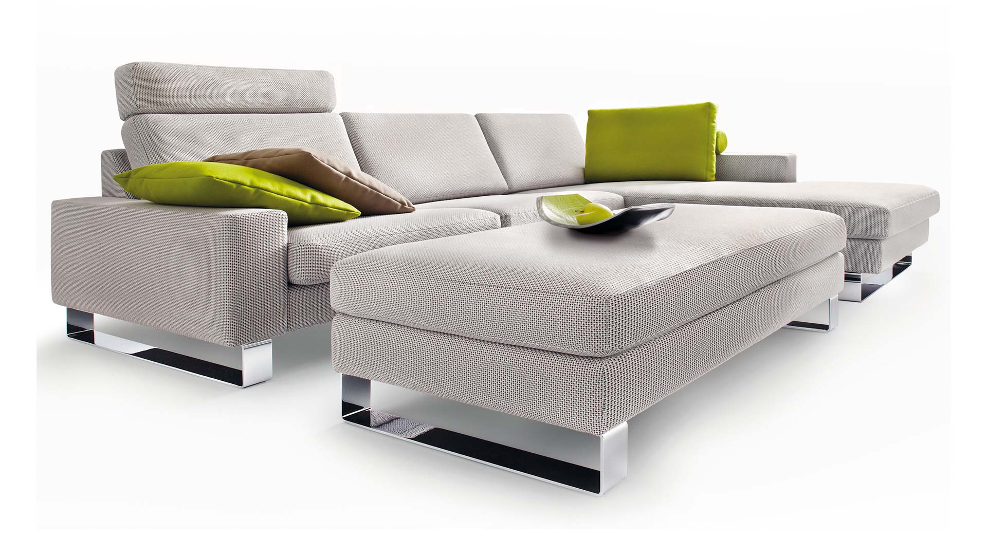 couchgarnitur-couch-sofa-stoff-beige-weiss-grau-fuesse-metall-metallkufe-chrom-kopfstuetze-fussstuetze-polstergarnitur-design
