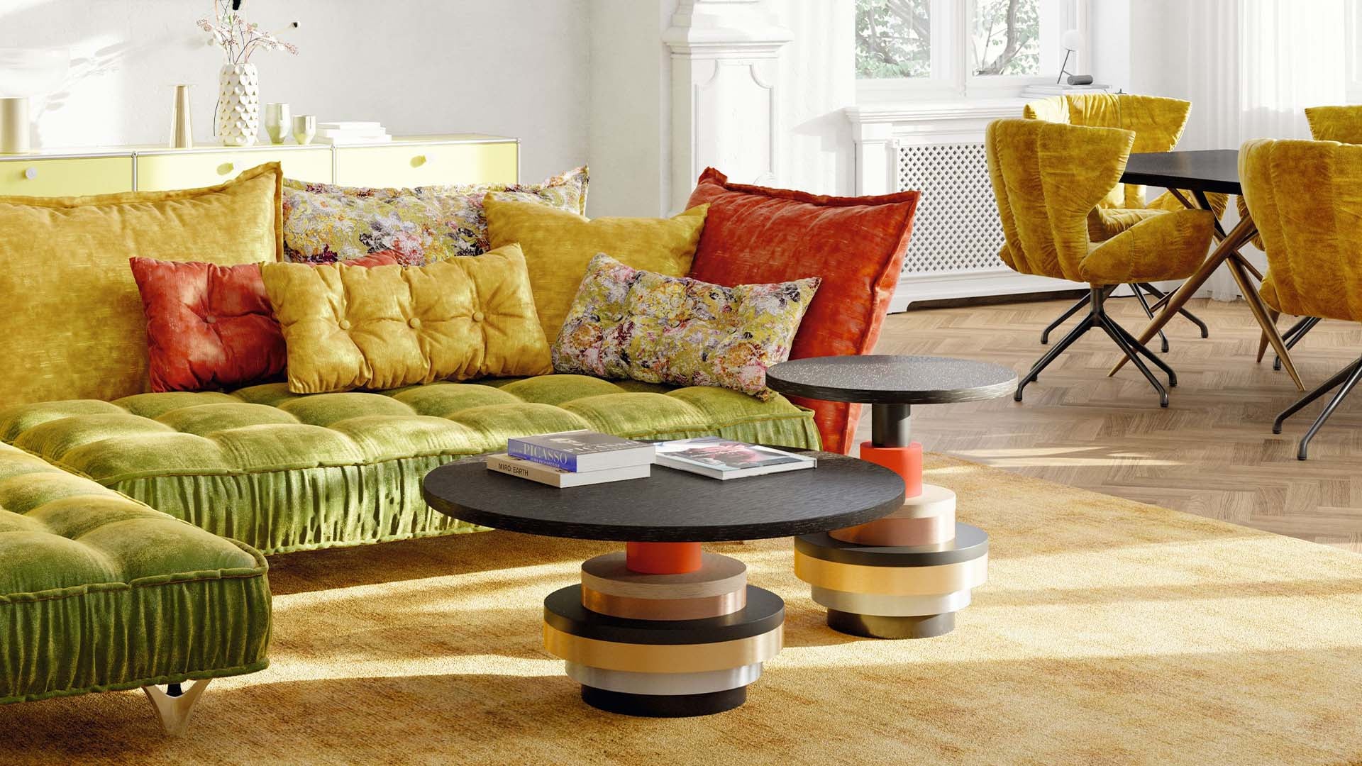 Helles Wohnzimmer mit goldenem Teppich und dem Bretz Tisch Disquo in zwei Größen als Couchtisch.