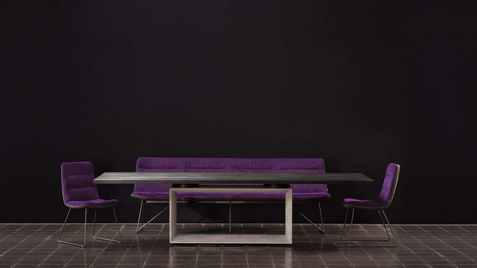 KFF ARVA LIGHT Bank mit Metallgestell und Velours-Stoff oder Leder.