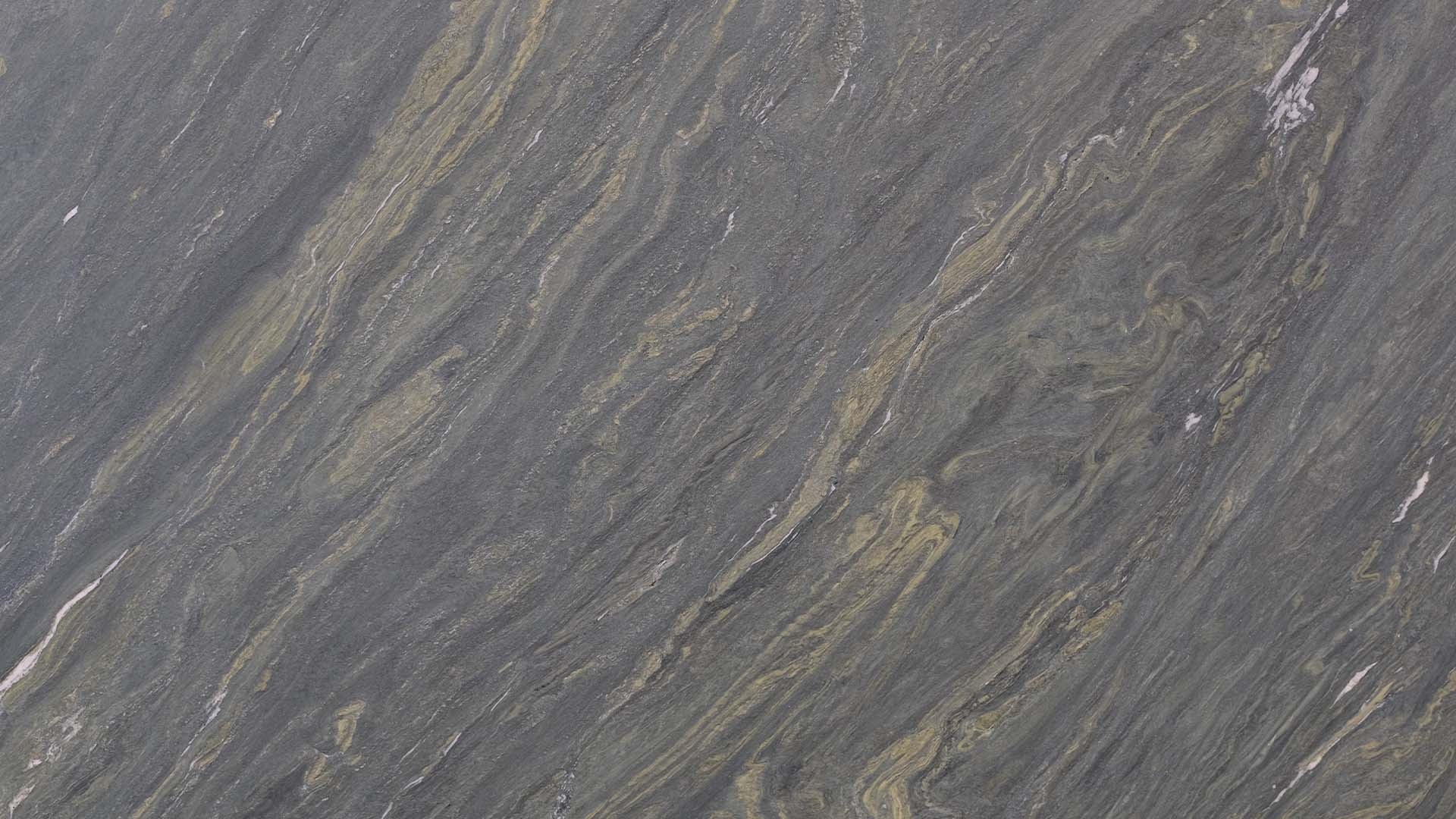Naturstein Küchenarbeitsplatte in dunkelgrüner Grundfarbe mit gelblichen und weißen Schlieren in mattem leather look in der Farbe Alpengrün.